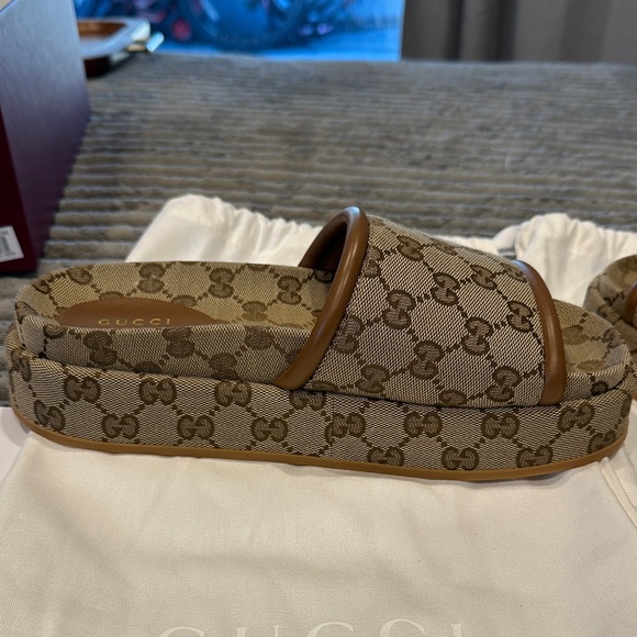 Gucci Tan and Brown Logo Slide Sandals - Picture 3 of 10